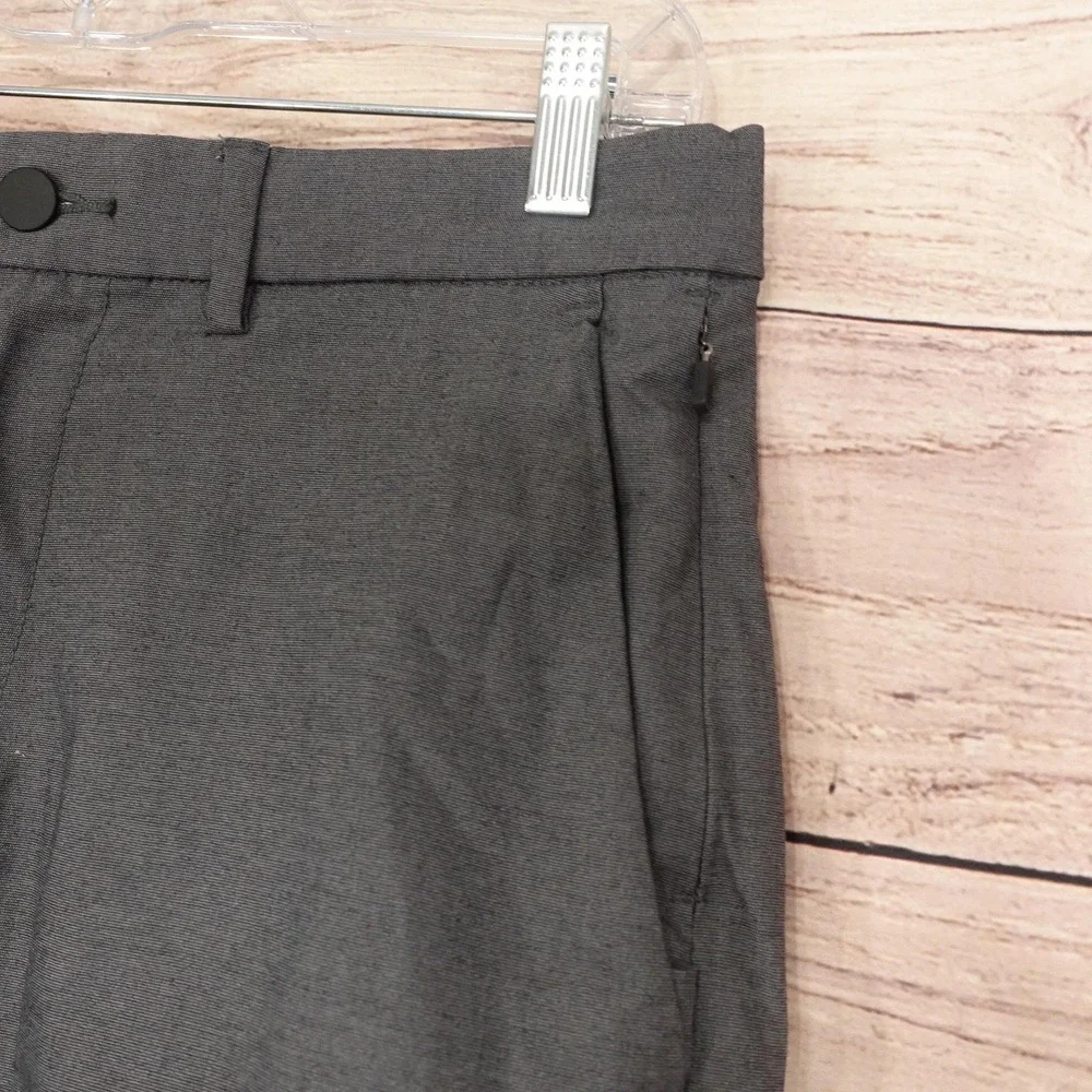Old Navy Shorts Mens 30 Gray Chino Ultimate Tech Slim Built-In Flex 9 Inseam